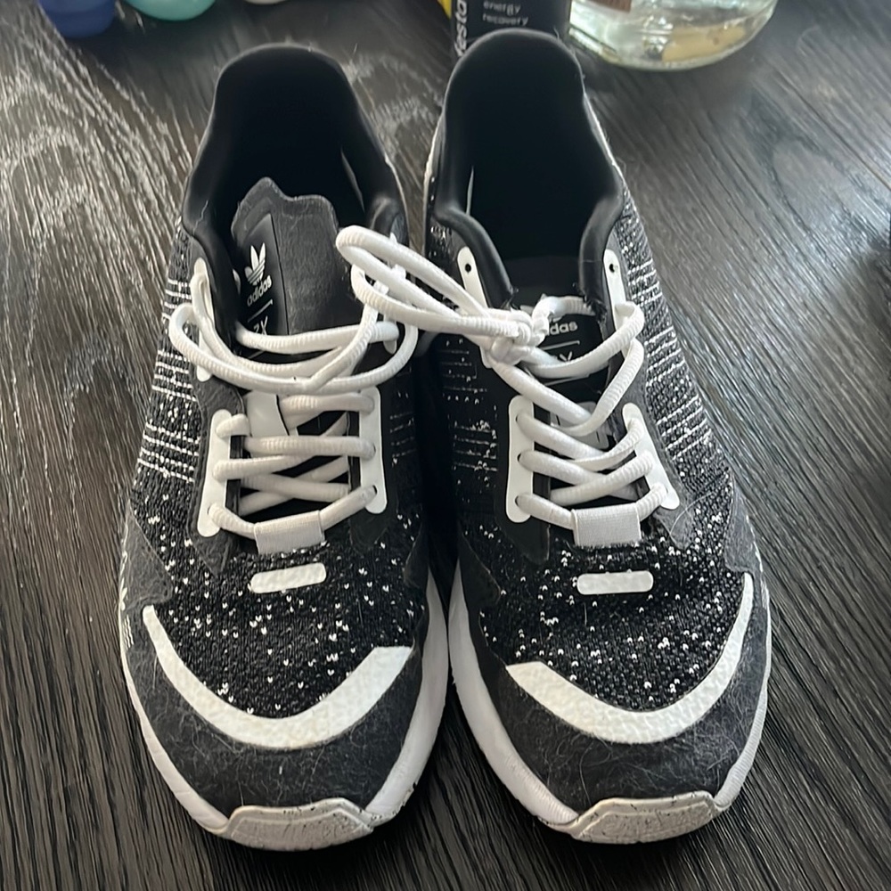 Men’s adidas tennis shoes